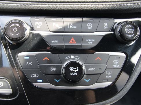 Used 2023 Chrysler Pacifica Touring-L w/ S Appearance Package image 27