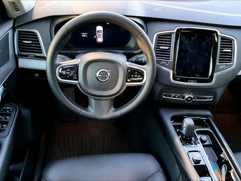 Used 2024 Volvo XC90 B5 Core w/ Protection Package Premier image 7