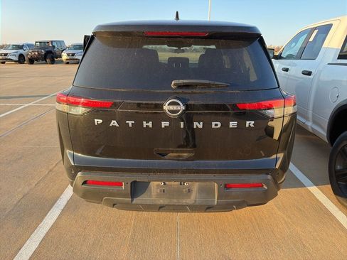 Used 2022 Nissan Pathfinder S image 5