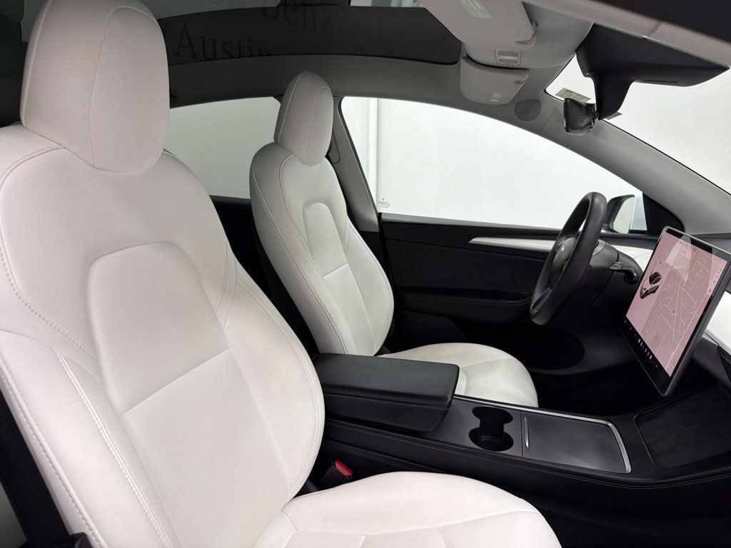 Used 2022 Tesla Model Y Long Range AWD/4WD image 30