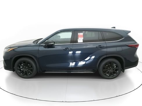 New 2026 Toyota Highlander Limited image 3