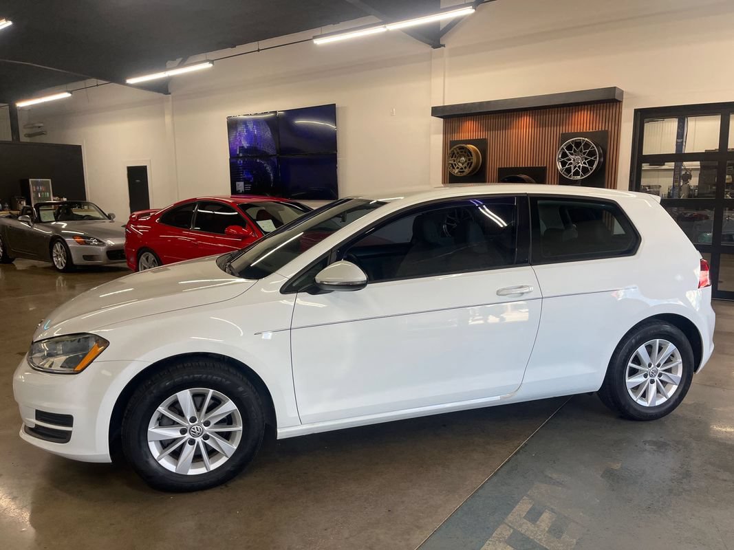 Used 2015 Volkswagen Golf S FWD image 4