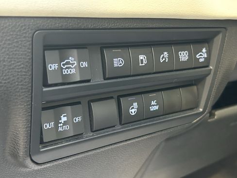 Used 2024 Toyota Tundra Capstone AWD/4WD image 15