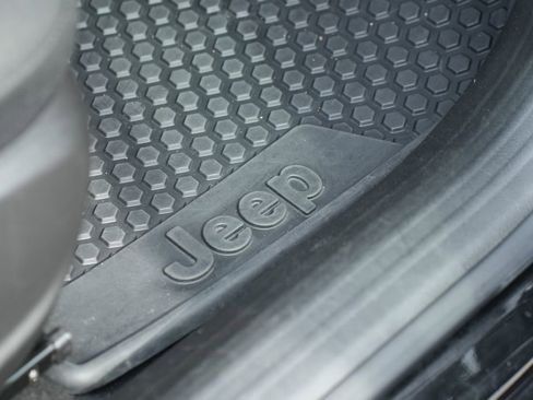 Used 2021 Jeep Renegade Latitude w/ Luxury Group I image 20