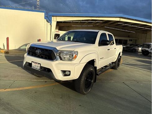 Used 2015 Toyota Tacoma PreRunner image 4