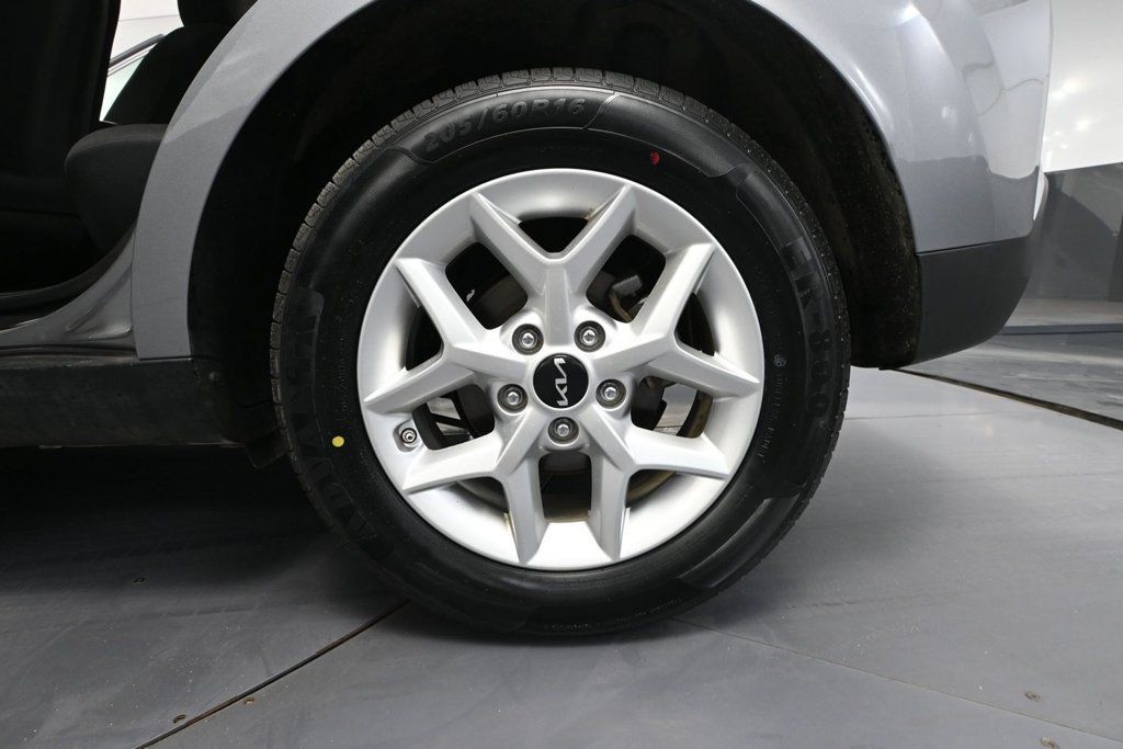 Used 2023 Kia Soul LX w/ LX Technology Package FWD image 10