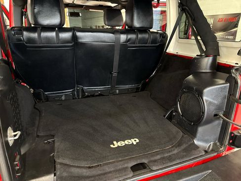 Used 2014 Jeep Wrangler Unlimited Rubicon w/ Connectivity Group AWD/4WD image 37