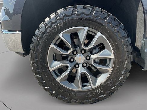Used 2024 Chevrolet Silverado 1500 LT AWD/4WD image 14