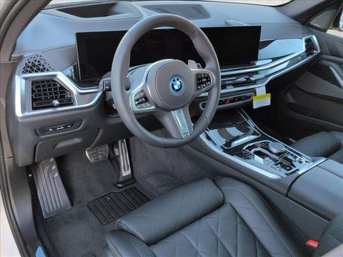 New 2026 BMW X5 xDrive50e image 3