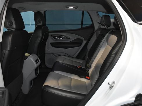 Used 2024 GMC Terrain SLT image 19