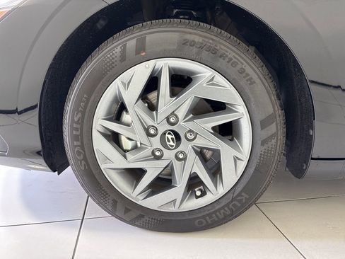 New 2025 Hyundai Elantra Hybrid FWD image 9