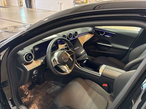 Used 2025 Mercedes-Benz C 300 4MATIC Sedan image 9