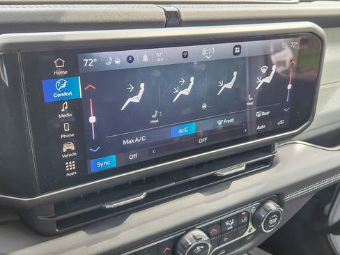 Used 2025 Jeep Wrangler Unlimited Sahara AWD/4WD image 13