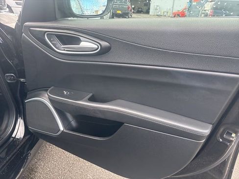 Used 2018 Alfa Romeo Giulia Base image 10