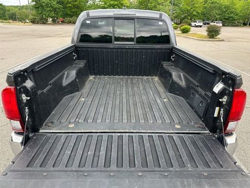 Used 2022 Toyota Tacoma SR5 RWD image 29