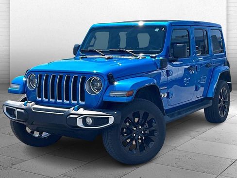 Used 2023 Jeep Wrangler Unlimited Sahara w/ Cold Weather Group AWD/4WD image 9