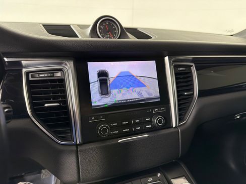 Used 2018 Porsche Macan image 20