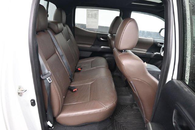 Used 2016 Toyota Tacoma Limited w/ Towing Package AWD/4WD image 6