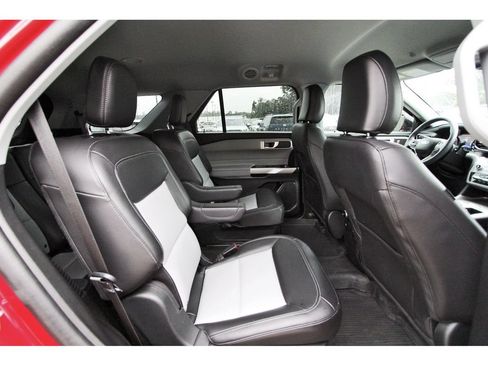 Certified 2023 Ford Explorer XLT w/ Equipment Group 202A RWD image 10