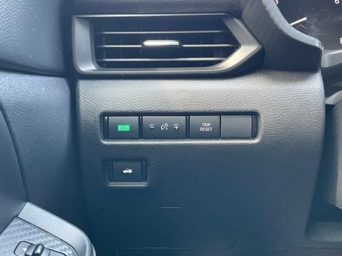 Used 2024 Nissan Sentra S FWD image 25
