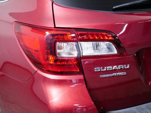Used 2018 Subaru Outback 2.5i Limited AWD/4WD image 17
