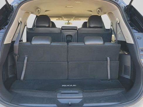 Used 2016 Nissan Rogue SV w/ SV Family Package FWD image 17