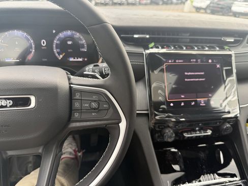 New 2025 Jeep Grand Cherokee Laredo X image 25