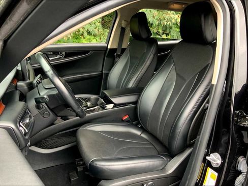 Used 2023 Lincoln Nautilus Reserve w/ Equipment Group 201A image 8