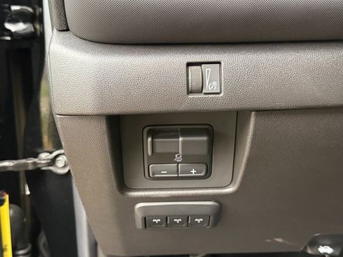 Certified 2024 Chevrolet Colorado Z71 w/ Z71 Convenience Package 2 image 13