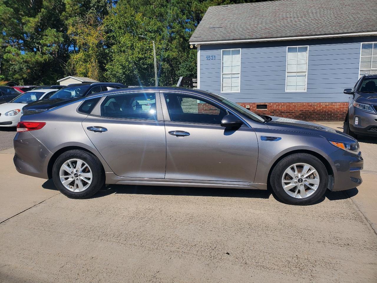 Used 2016 Kia Optima LX w/ LX Convenience Package FWD image 4