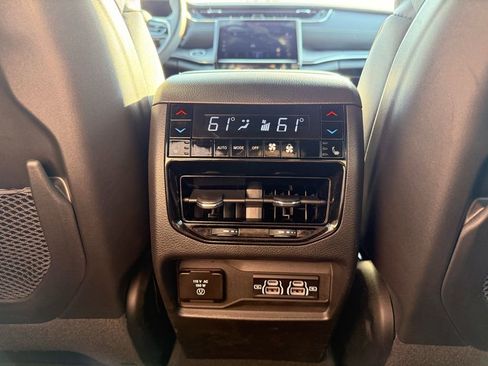 Used 2023 Jeep Grand Cherokee Overland w/ Luxury Tech Group IV image 33