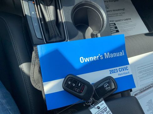 Used 2023 Honda Civic Sport Touring image 9