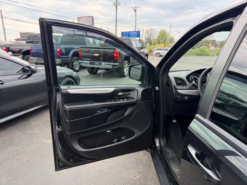 Used 2019 Dodge Grand Caravan GT image 31