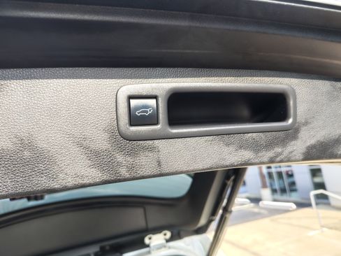 Used 2020 Toyota Highlander XLE AWD/4WD image 12