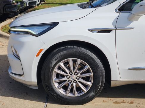 Used 2024 Buick Enclave Premium image 9