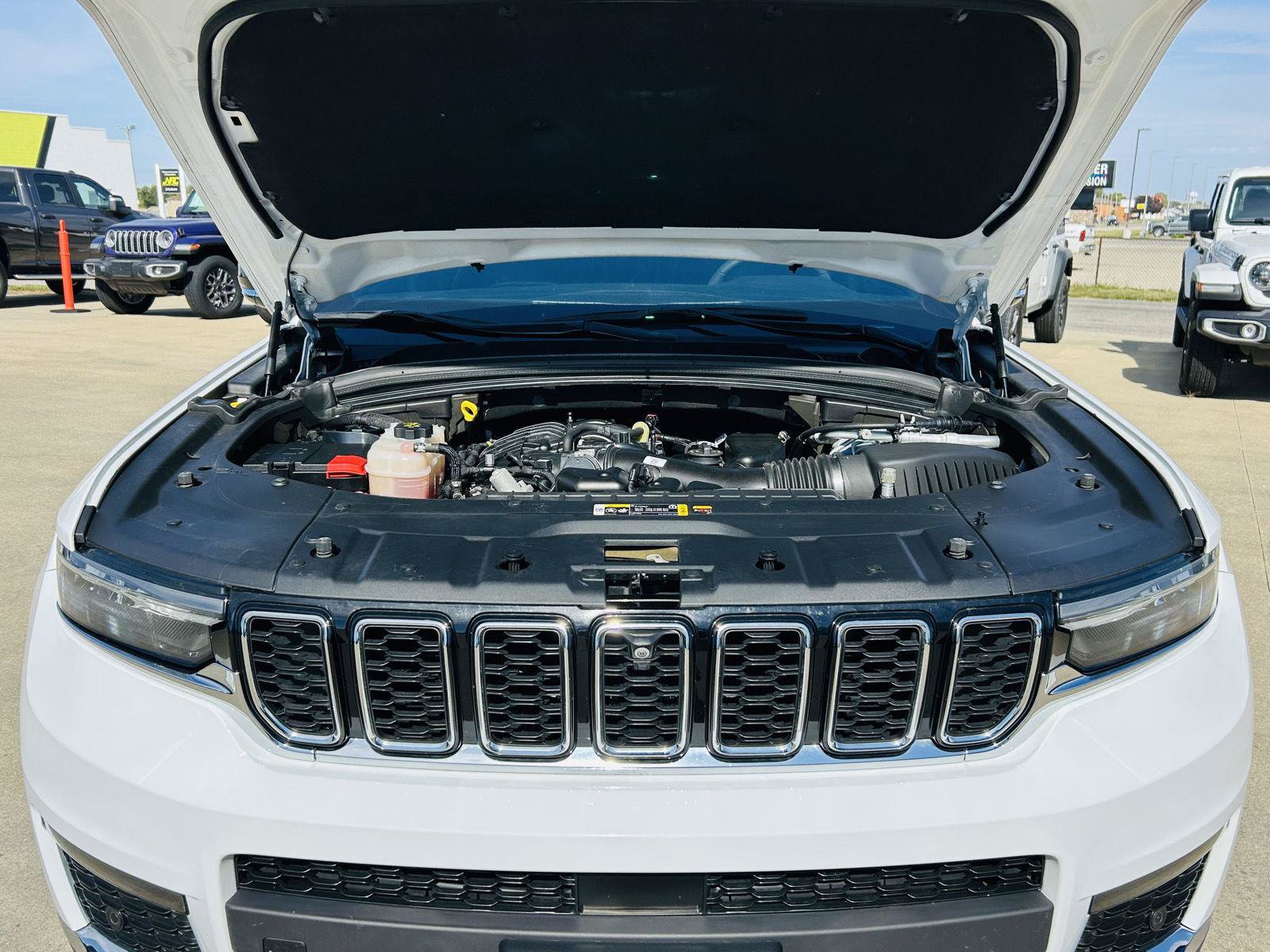 Used 2024 Jeep Grand Cherokee L Limited w/ Luxury Tech Group II AWD/4WD image 50