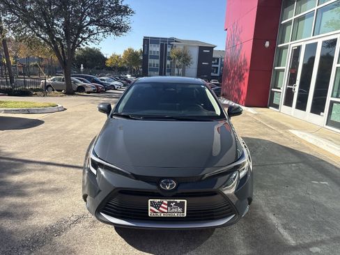 Used 2025 Toyota Corolla XLE image 6