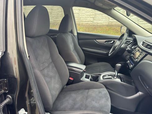 Used 2016 Nissan Rogue SV FWD image 13