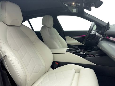 Used 2025 BMW i5 eDrive40i w/ M Sport Package image 38