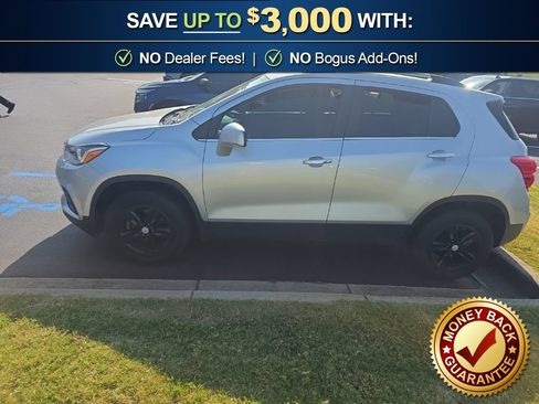 Used 2019 Chevrolet Trax LT w/ LT Convenience Package AWD/4WD image 2