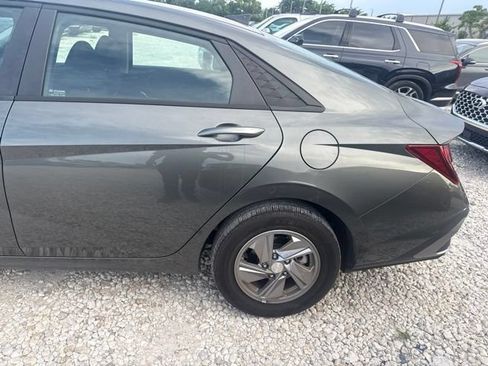 Used 2025 Hyundai Elantra SE FWD image 9