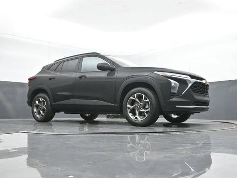 New 2026 Chevrolet Trax LT w/ Driver Confidence Package image 15