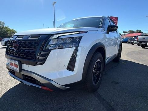 New 2026 Nissan Pathfinder Rock Creek AWD/4WD image 9