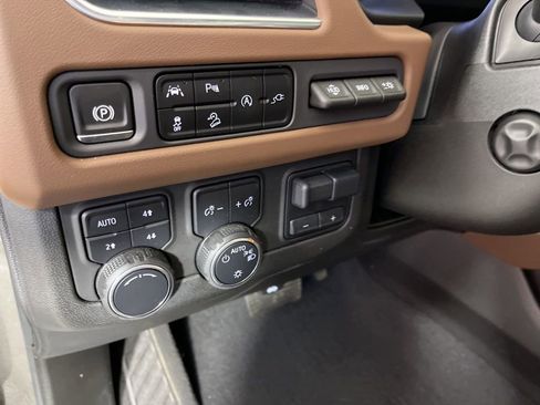 Used 2021 Chevrolet Tahoe High Country w/ Premium Package image 29