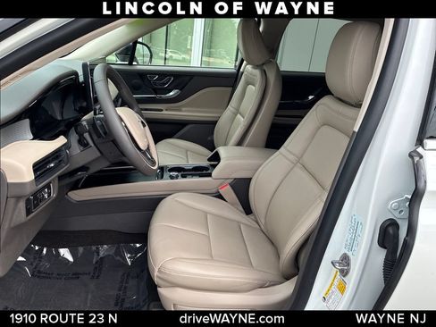 Certified 2023 Lincoln Corsair AWD image 12