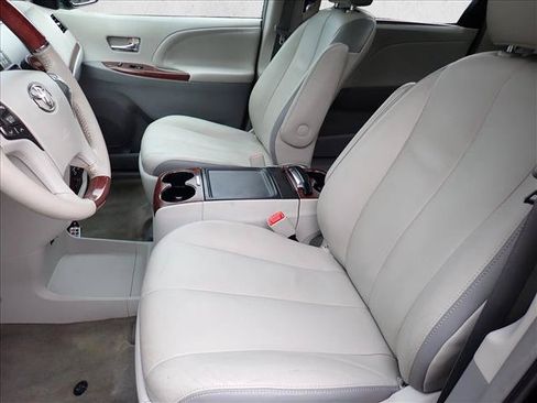 Used 2013 Toyota Sienna Limited w/ Premium Pkg AWD/4WD image 11