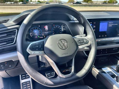 Used 2024 Volkswagen Atlas Peak Edition SE image 17