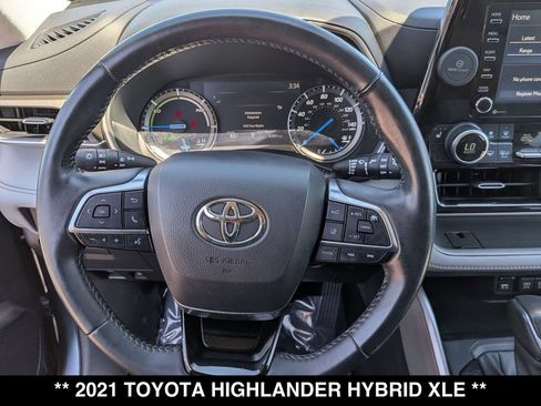 Used 2021 Toyota Highlander XLE AWD/4WD image 20
