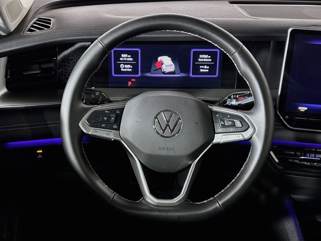 Certified 2025 Volkswagen Tiguan SE FWD image 14
