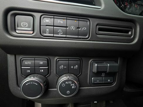 Used 2021 Chevrolet Tahoe Z71 w/ Z71 Signature Package AWD/4WD image 28